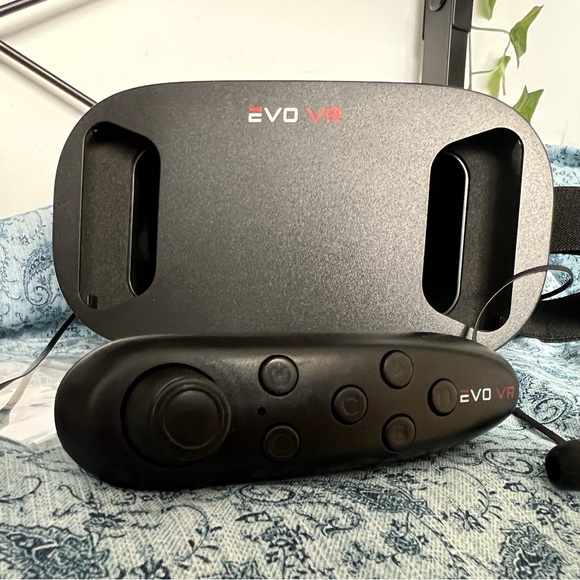 [Free add on item] Evo VR Pro Level 360 VR headset and controller - Picture 7 of 8